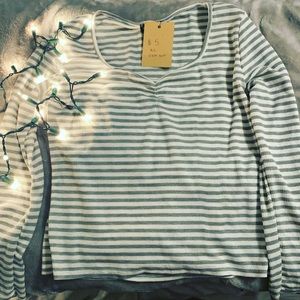 A long sleeve shirt grey and white